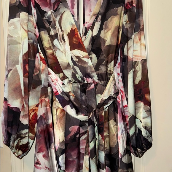 Express Floral Print Long Sleeve Romper - Size Medium - Picture 5 of 5